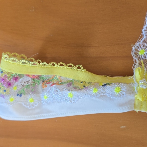 Floral v neck love and lemons blouse - Picture 3 of 7